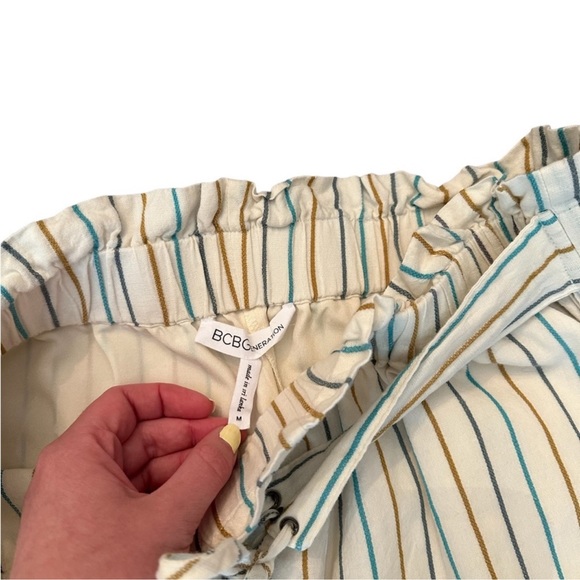 BCBGeneration Paper Bag White Shorts with Colorful Stripes Size Medium - Picture 4 of 5